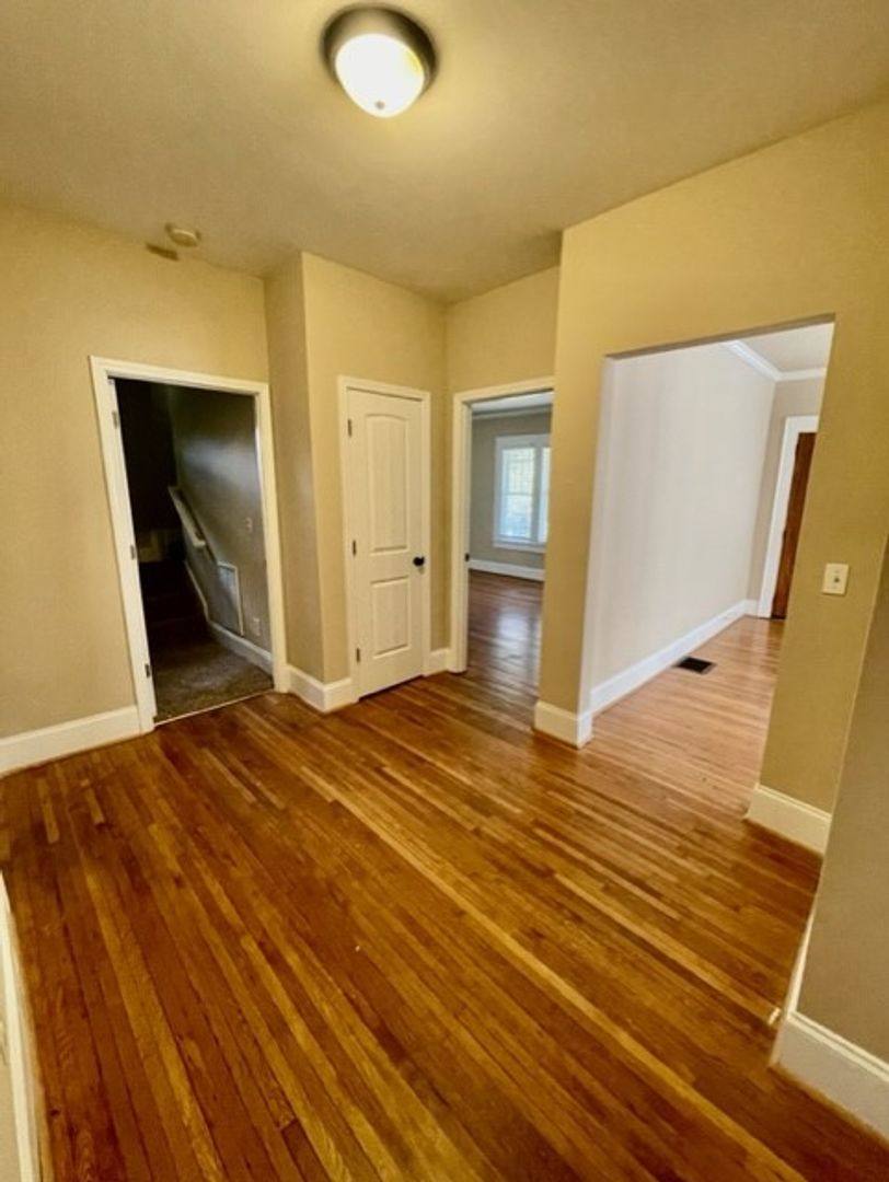 House for rent at 401 Wesley Heights Way, Charlotte, NC 28208