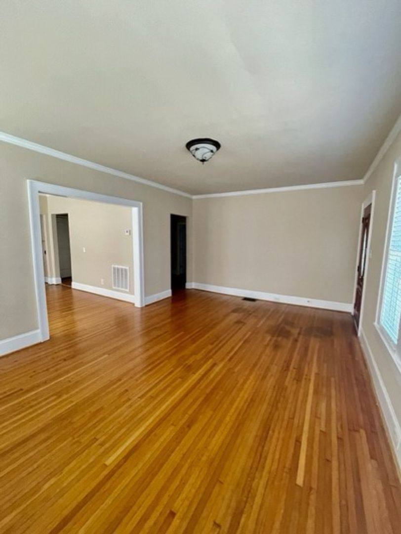 House for rent at 401 Wesley Heights Way, Charlotte, NC 28208