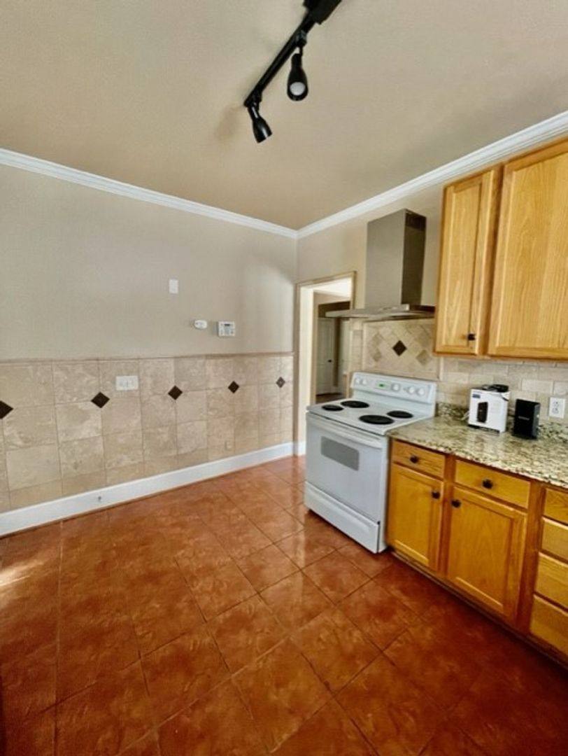 House for rent at 401 Wesley Heights Way, Charlotte, NC 28208