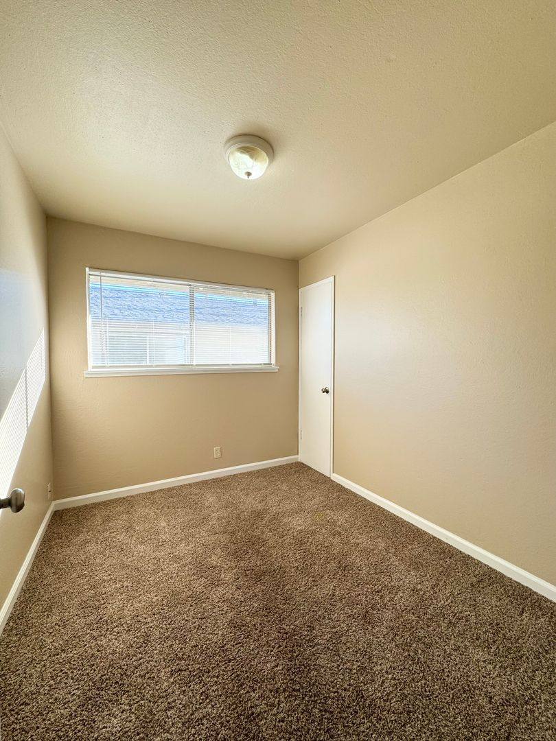 Townhouse for rent at 1060 S St, Redding, CA 96001