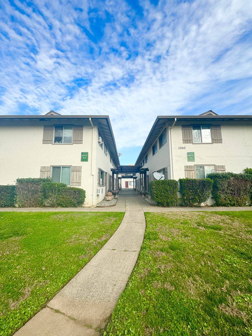 Townhouse for rent at 1060 S St, Redding, CA 96001