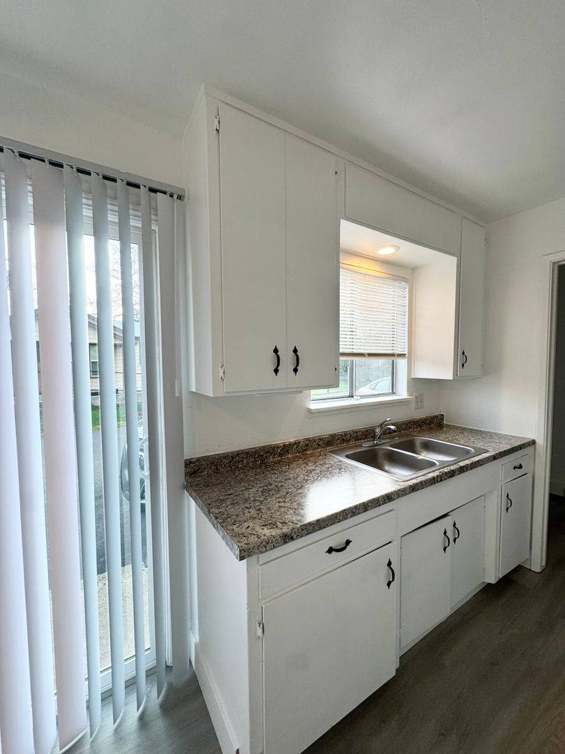 Townhouse for rent at 1060 S St, Redding, CA 96001