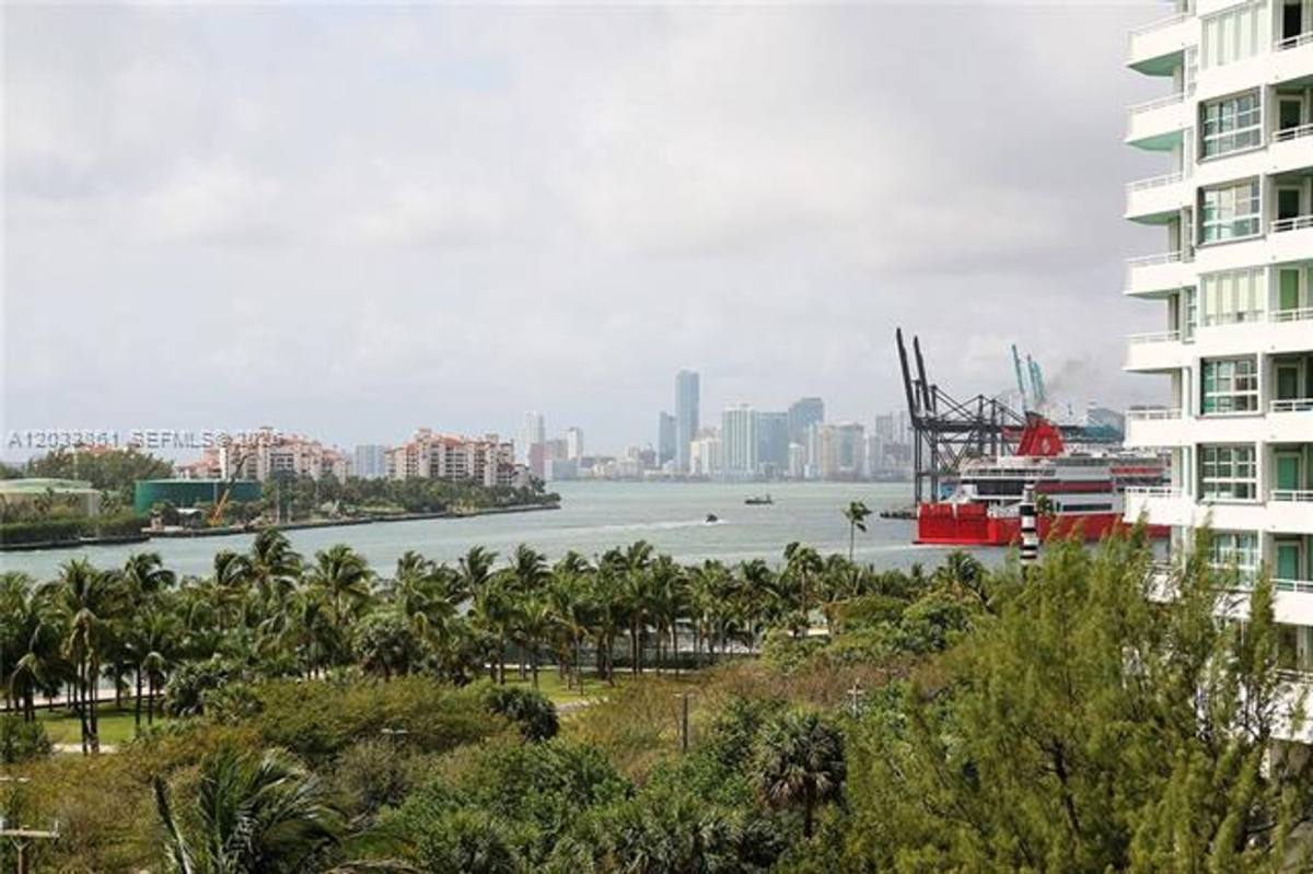 Apartment for rent at 100 S Pointe Dr, Miami Beach, FL 33139