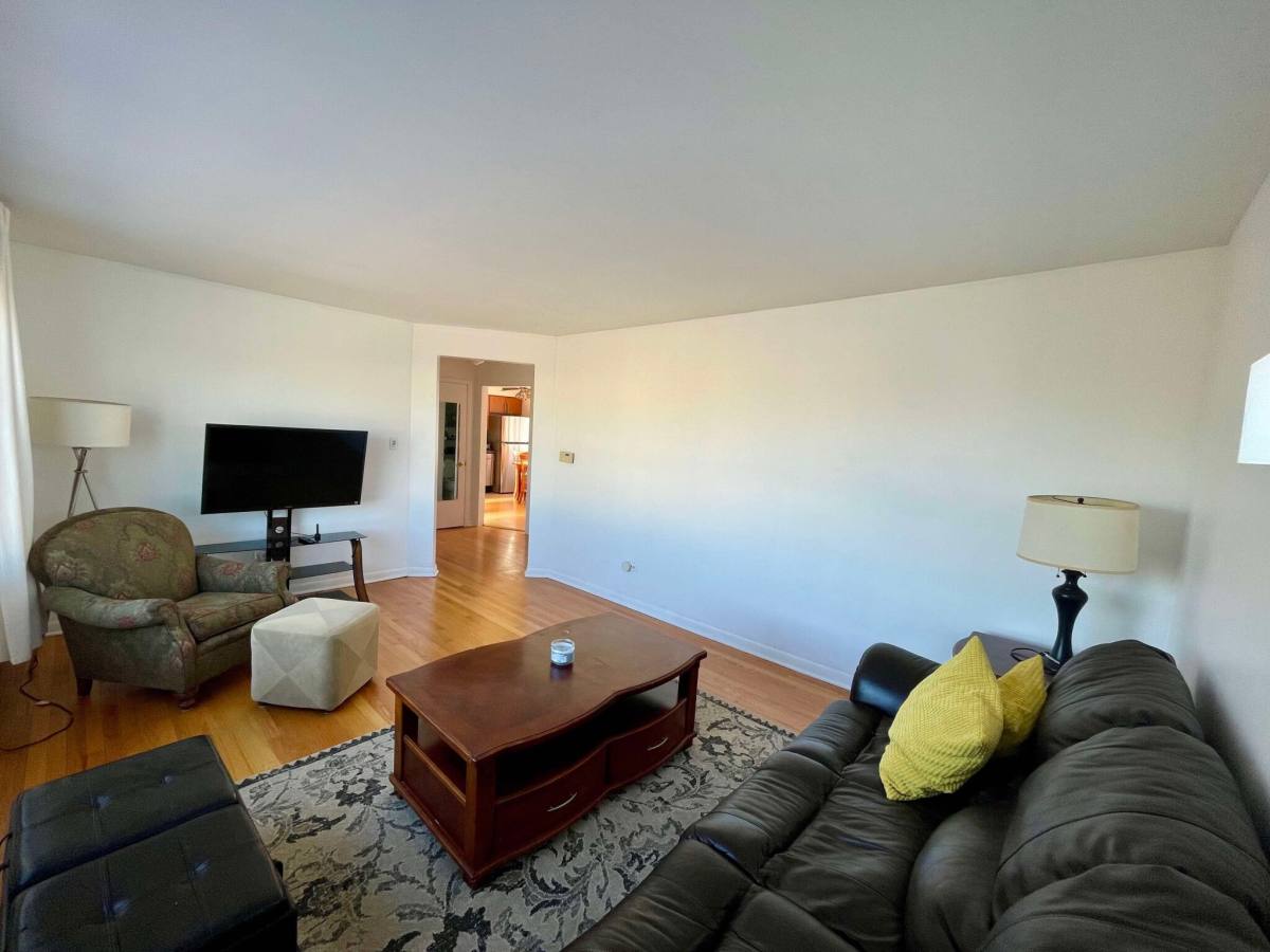 Apartment for rent at 6309 W Touhy - 2nd, Chicago, IL 60646