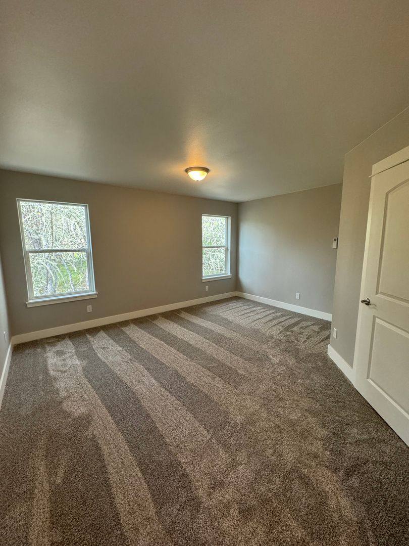 House for rent at 1720 NE Alameda Ave, Roseburg, OR 97470
