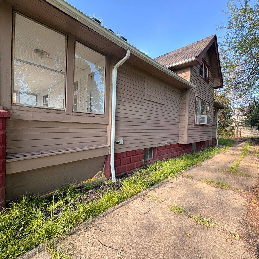 Apartment for rent at 4153 E 136th St, Cleveland, OH 44105
