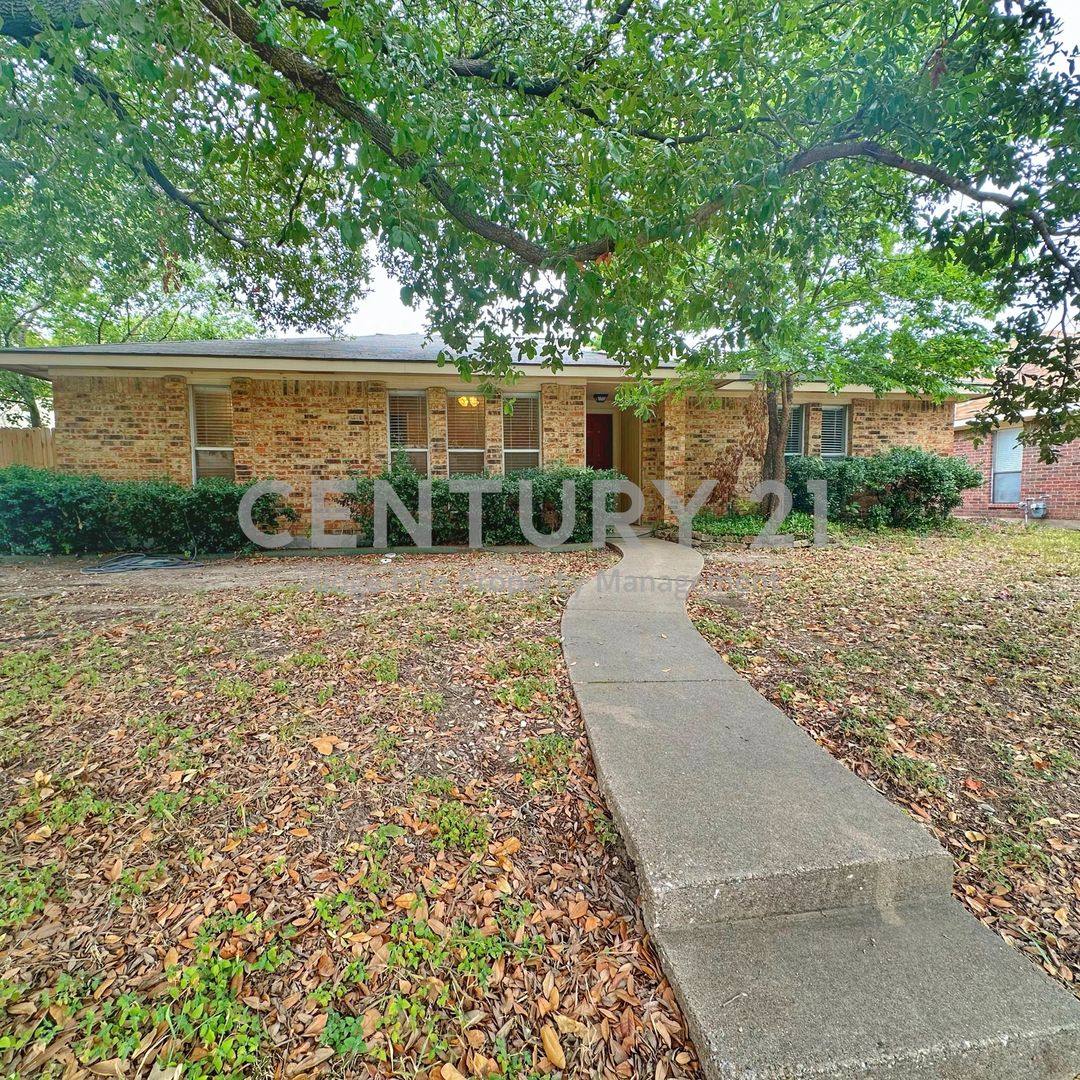 House for rent at 205 Glenwood Dr, Coppell, TX 75019