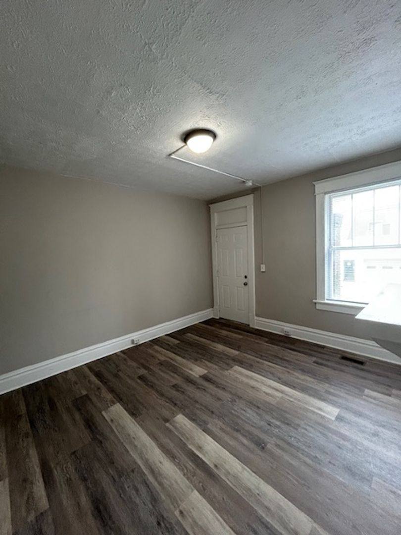 Apartment for rent at 409-419 E Welch Ave, Columbus, OH 43207