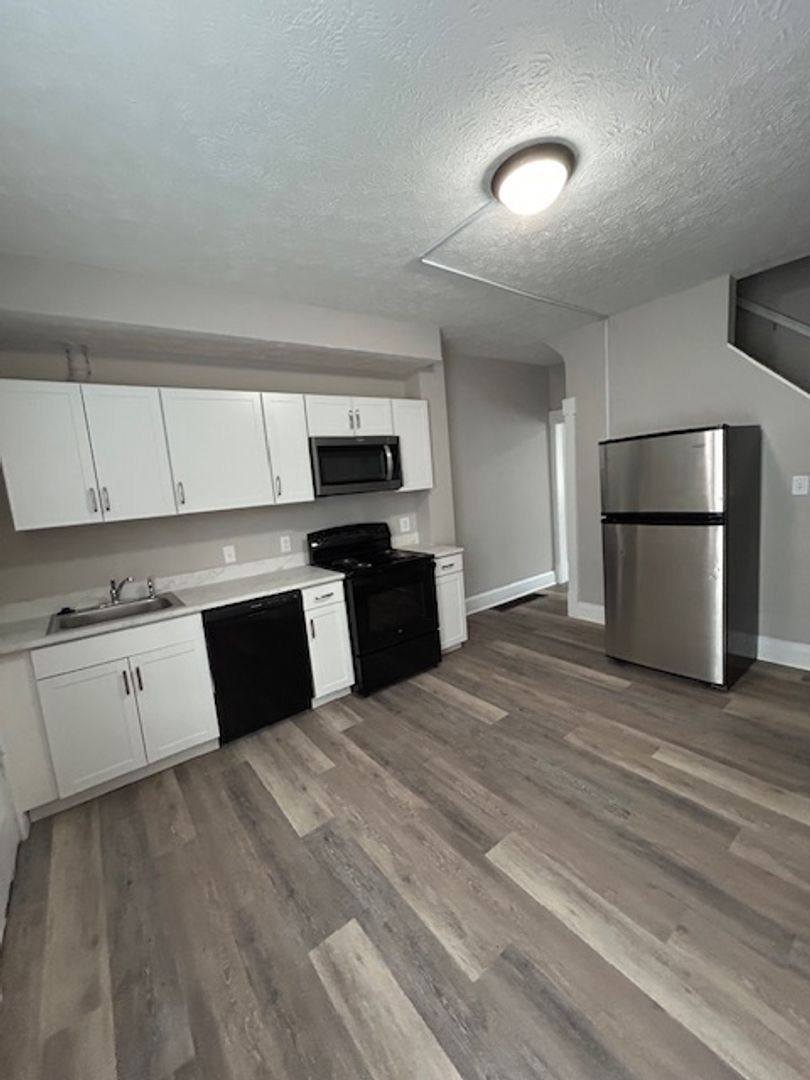 Apartment for rent at 409-419 E Welch Ave, Columbus, OH 43207