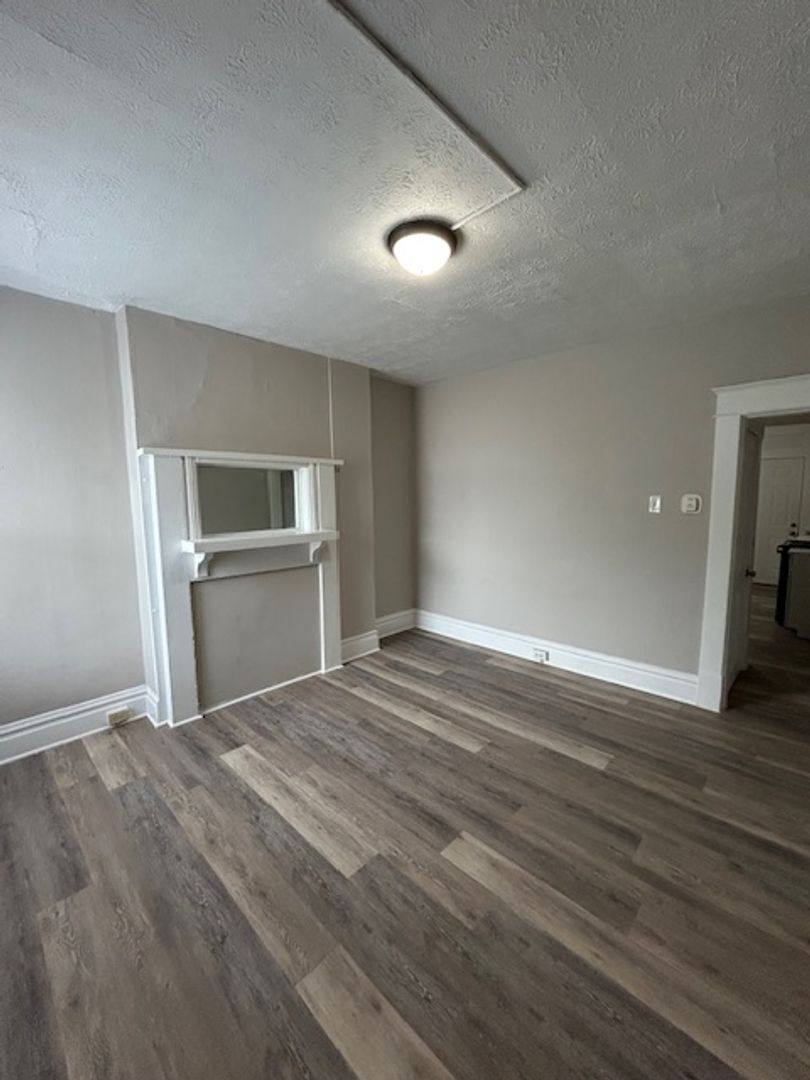 Apartment for rent at 409-419 E Welch Ave, Columbus, OH 43207
