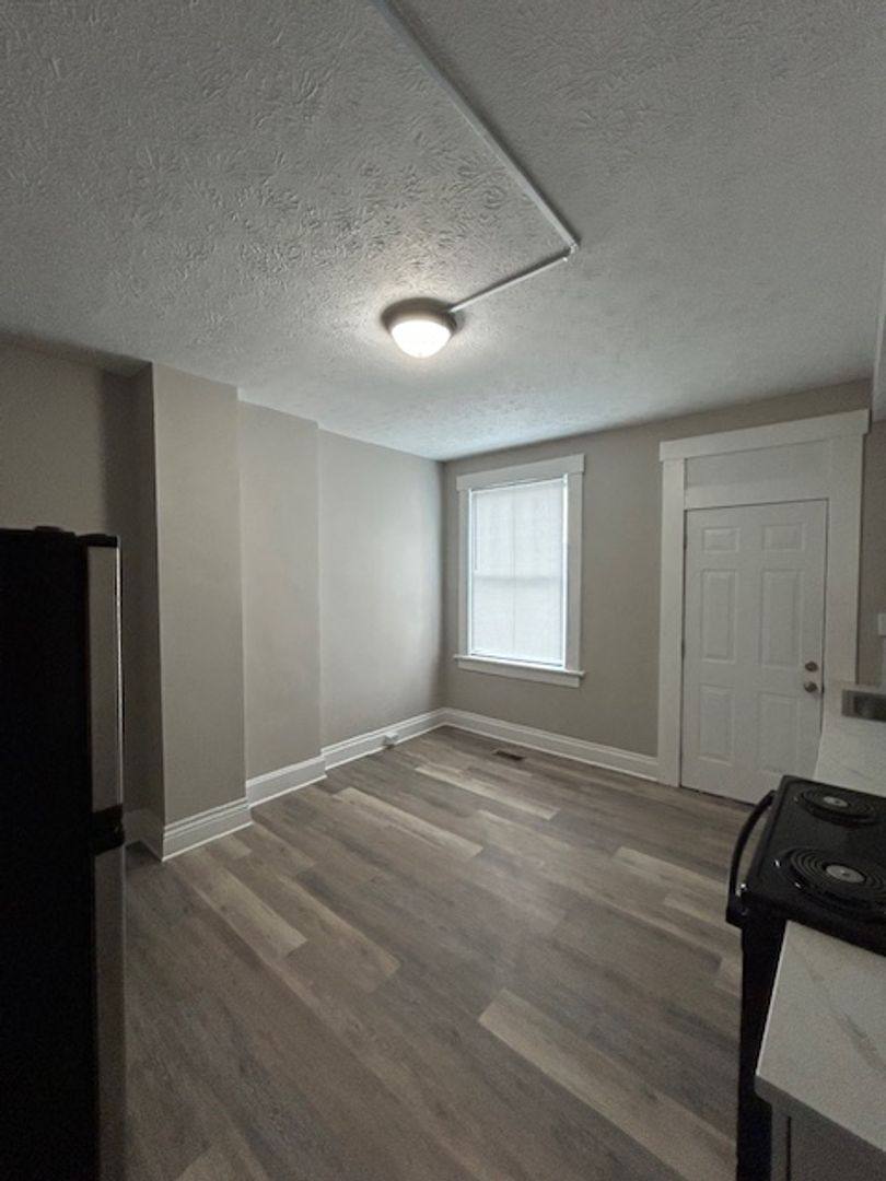 Apartment for rent at 409-419 E Welch Ave, Columbus, OH 43207