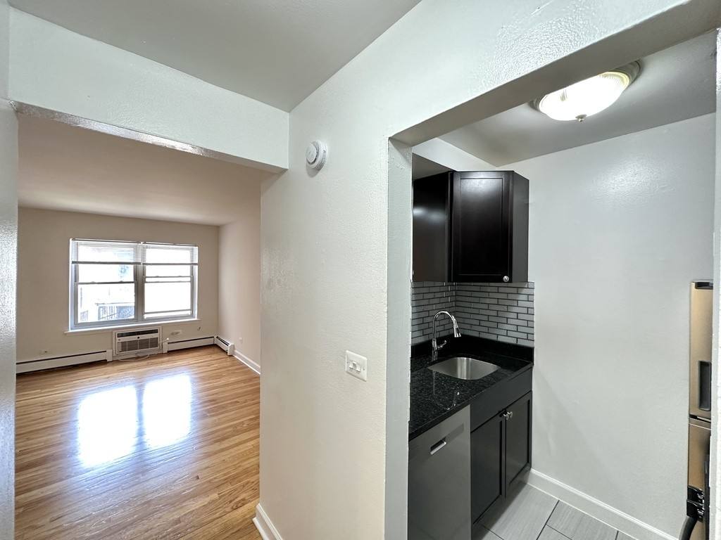Apartment for rent at 6828 Sheridan #P264, Chicago, IL 60626