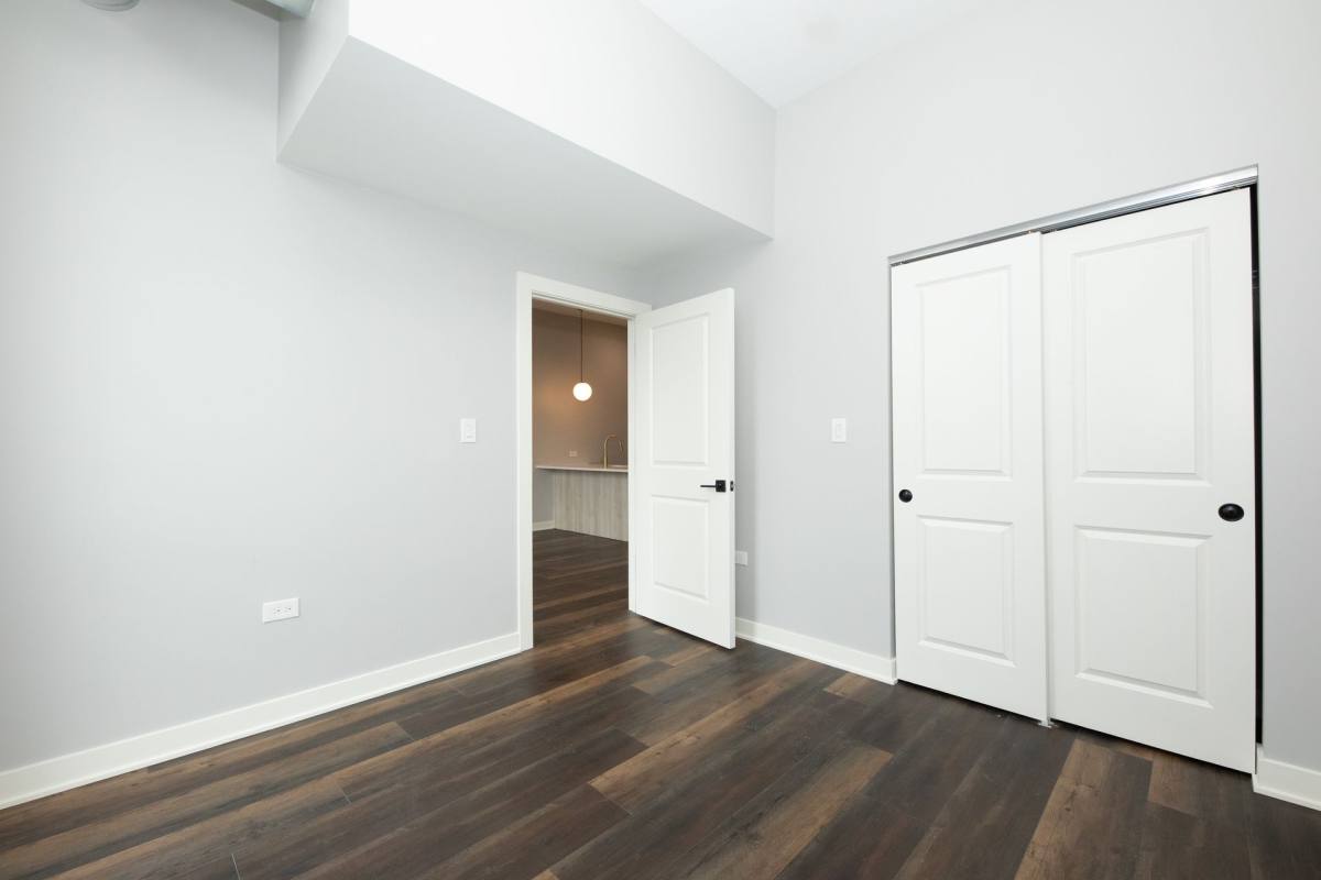 Apartment for rent at 913 W School St #304, Chicago, IL 60657