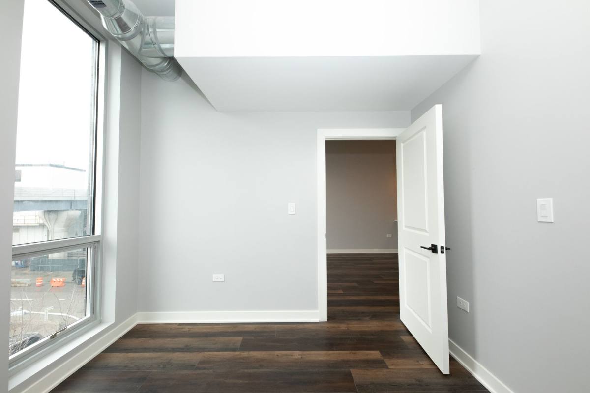 Apartment for rent at 913 W School St #304, Chicago, IL 60657