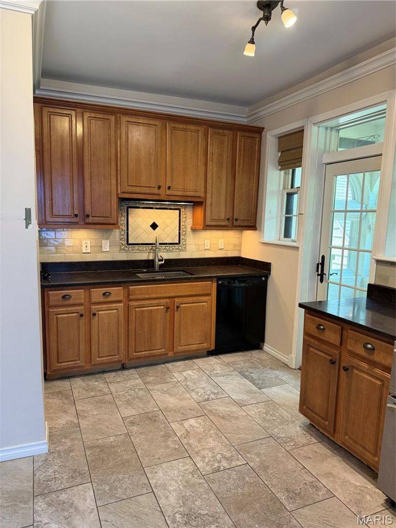 Apartment for rent at 7261 Delmar Blvd, Saint Louis, MO 63130