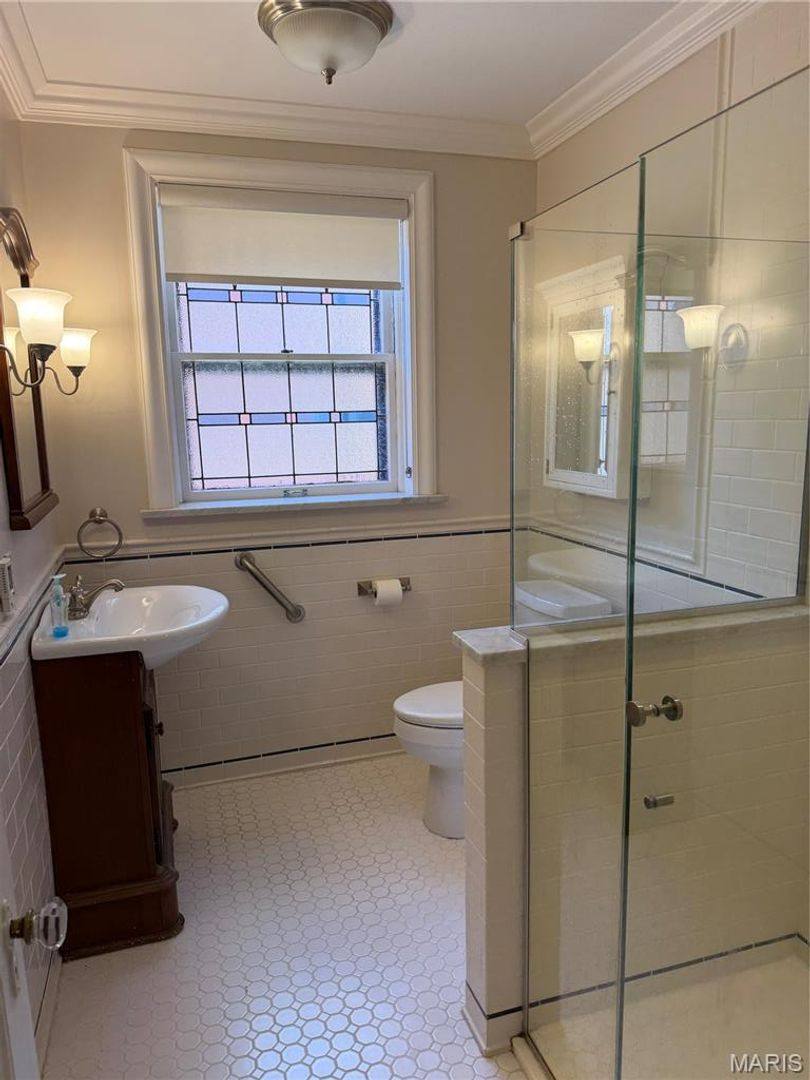 Apartment for rent at 7261 Delmar Blvd, Saint Louis, MO 63130
