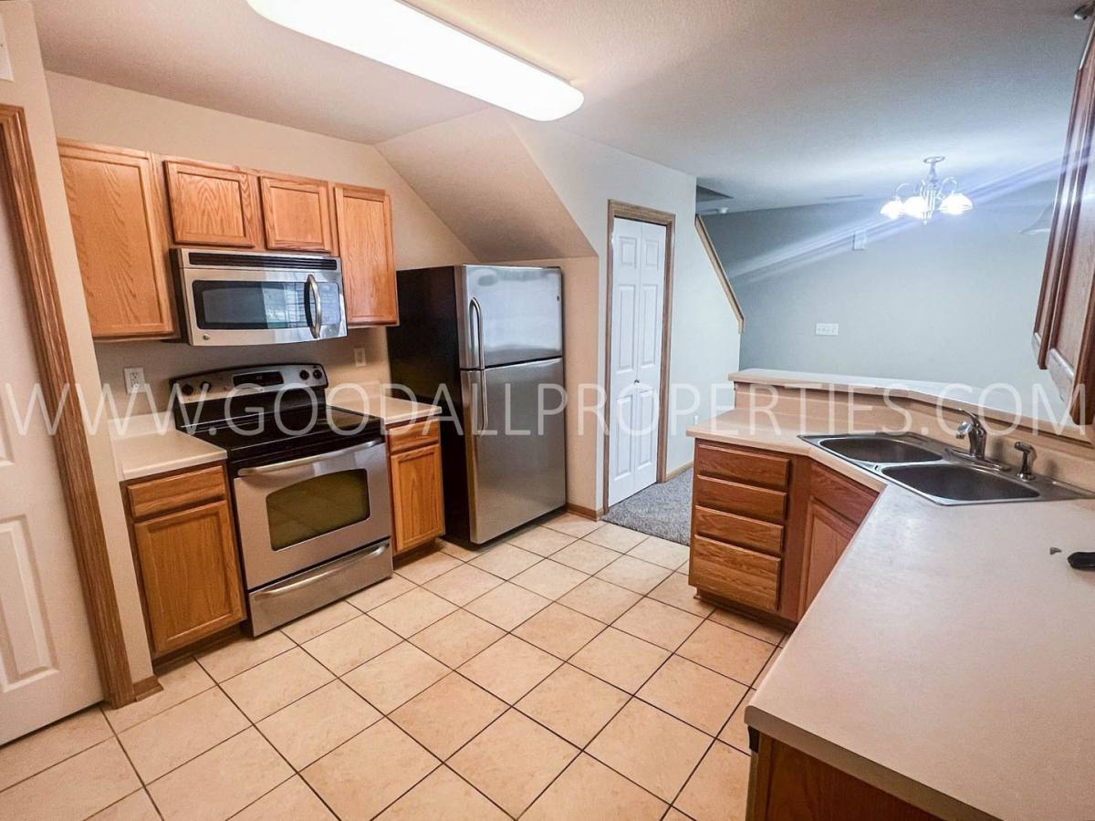 Townhouse for rent at 601 Orchard Hills Dr, Norwalk, IA 50211