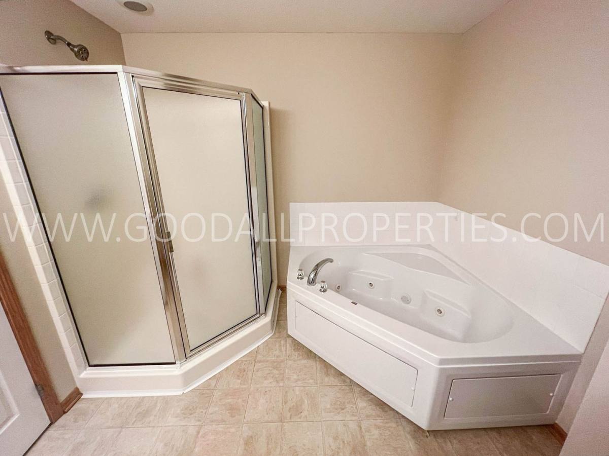 Townhouse for rent at 601 Orchard Hills Dr, Norwalk, IA 50211