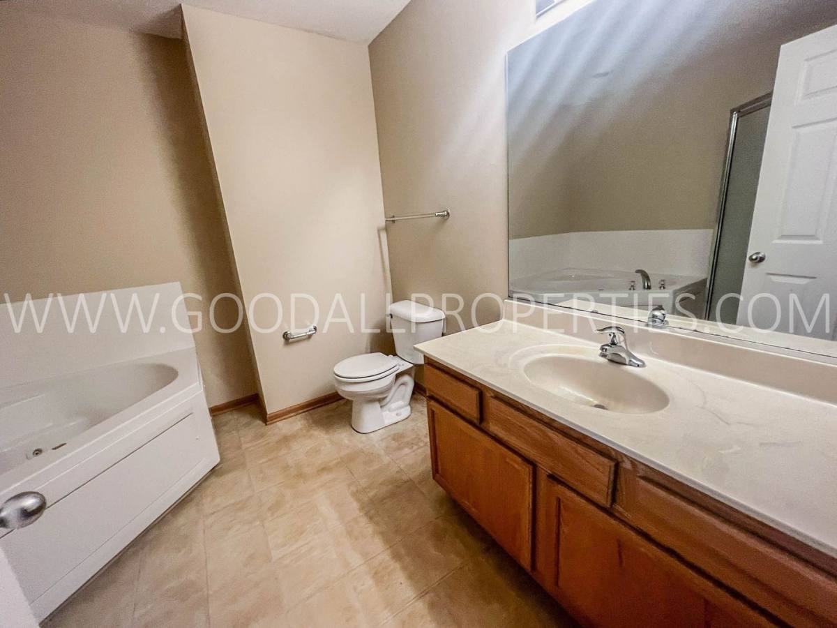 Townhouse for rent at 601 Orchard Hills Dr, Norwalk, IA 50211