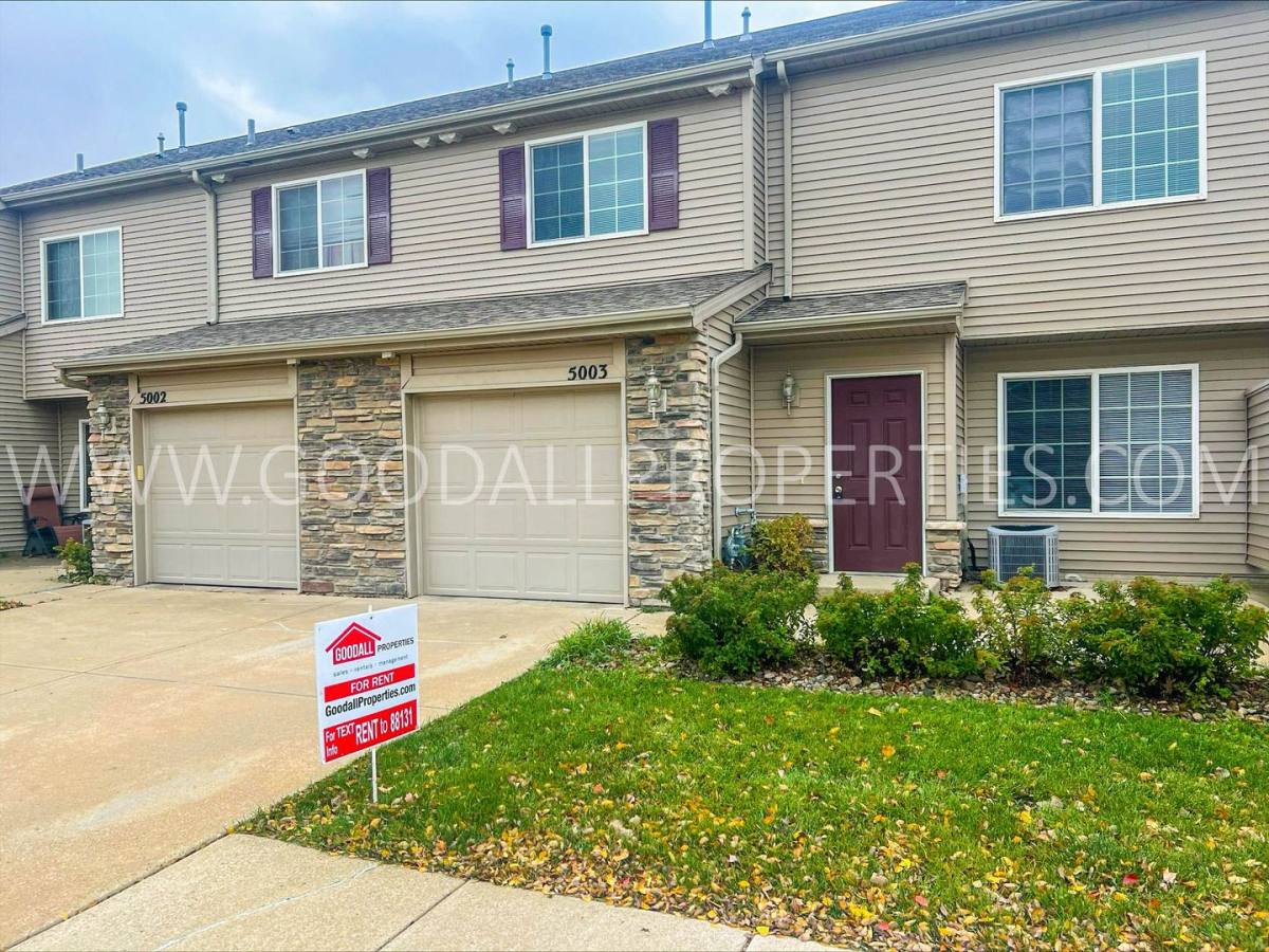 Townhouse for rent at 601 Orchard Hills Dr, Norwalk, IA 50211