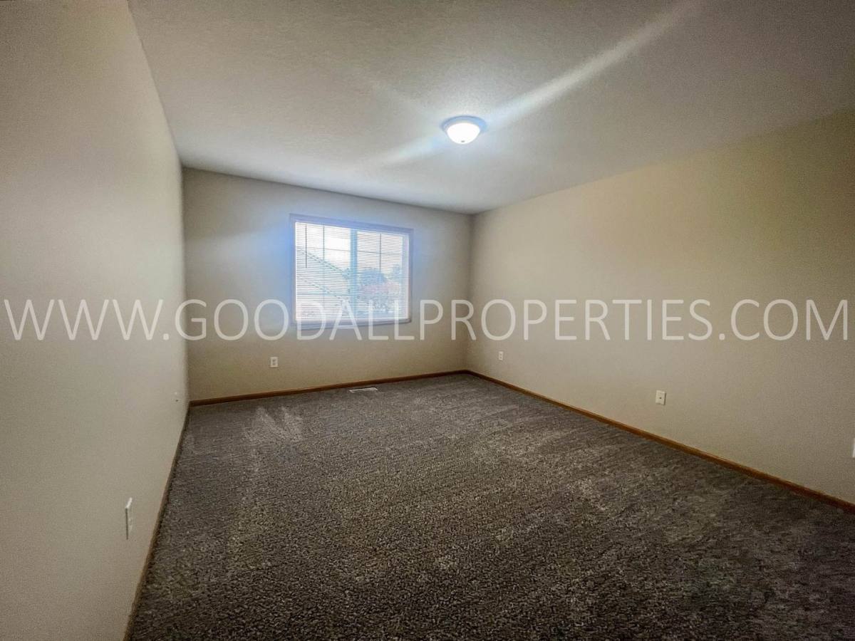 Townhouse for rent at 601 Orchard Hills Dr, Norwalk, IA 50211
