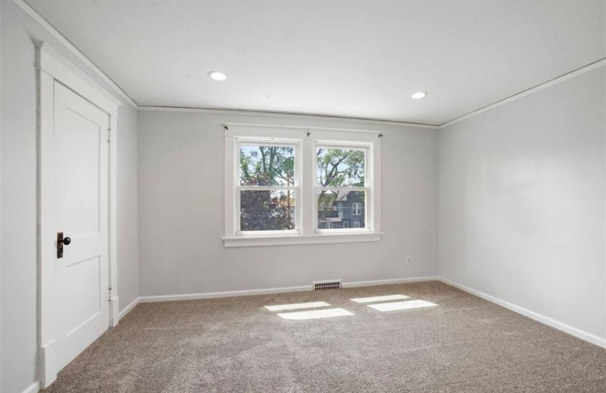 House for rent at 321 5th St NW, Cedar Rapids, IA 52405