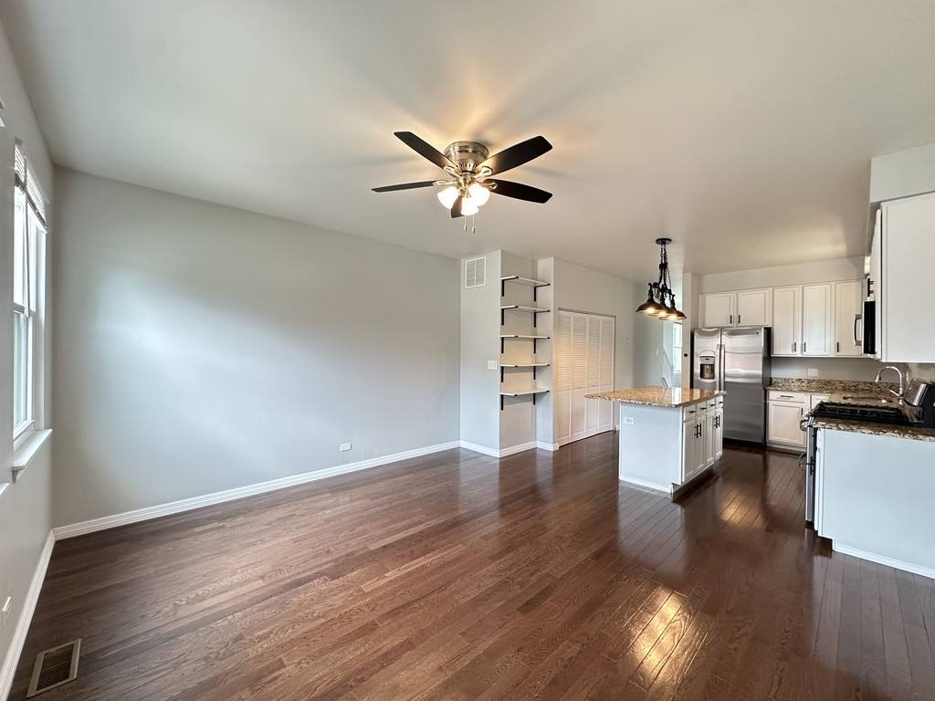 Apartment for rent at 3627 Indiana #CH, Chicago, IL 60653