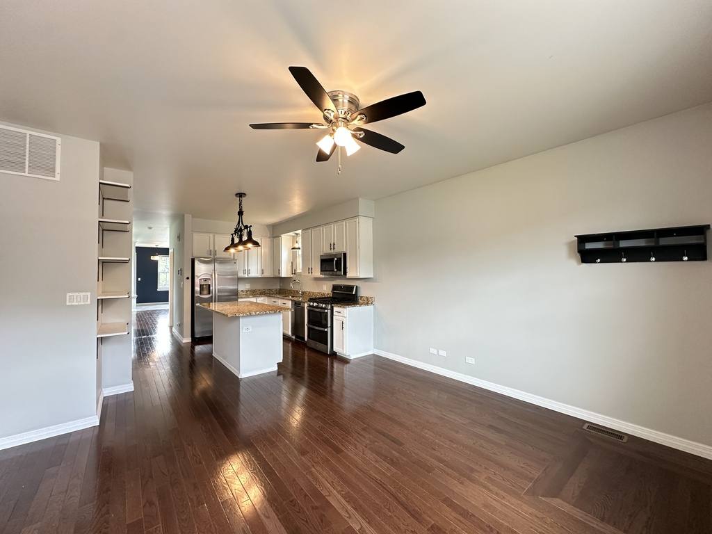 Apartment for rent at 3629 Indiana #C, Chicago, IL 60653