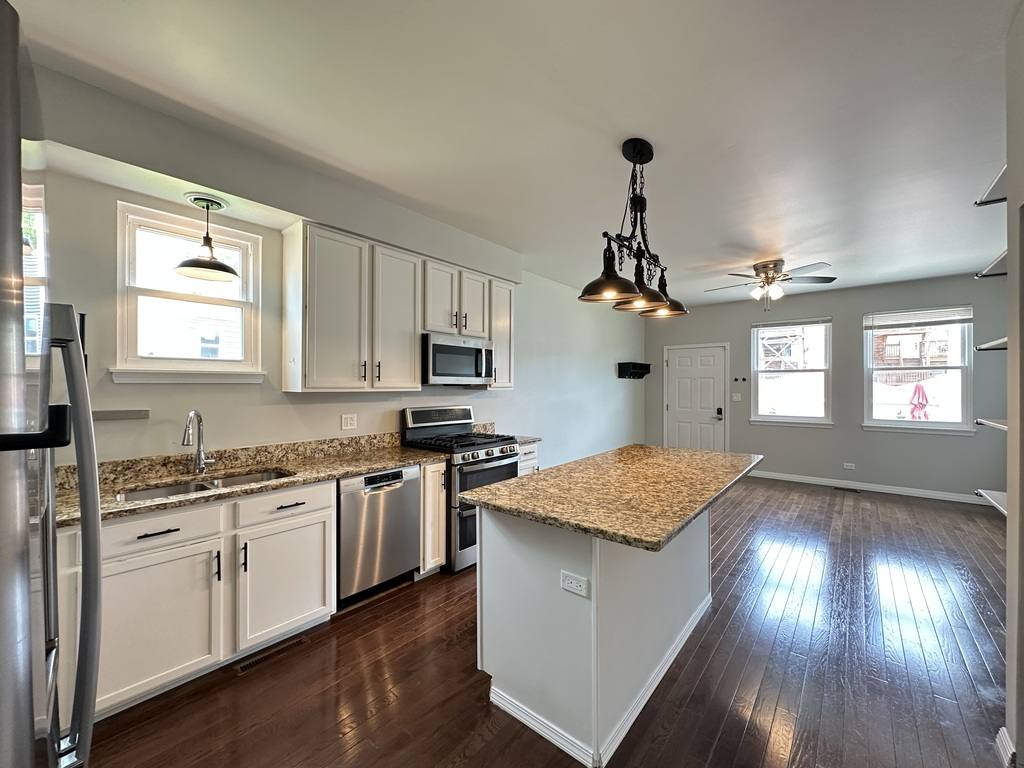 Apartment for rent at 3629 Indiana #C, Chicago, IL 60653
