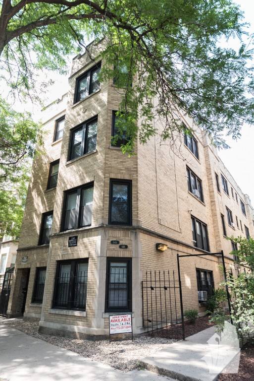 Apartment for rent at 646 W Roscoe St #3N, Chicago, IL 60657