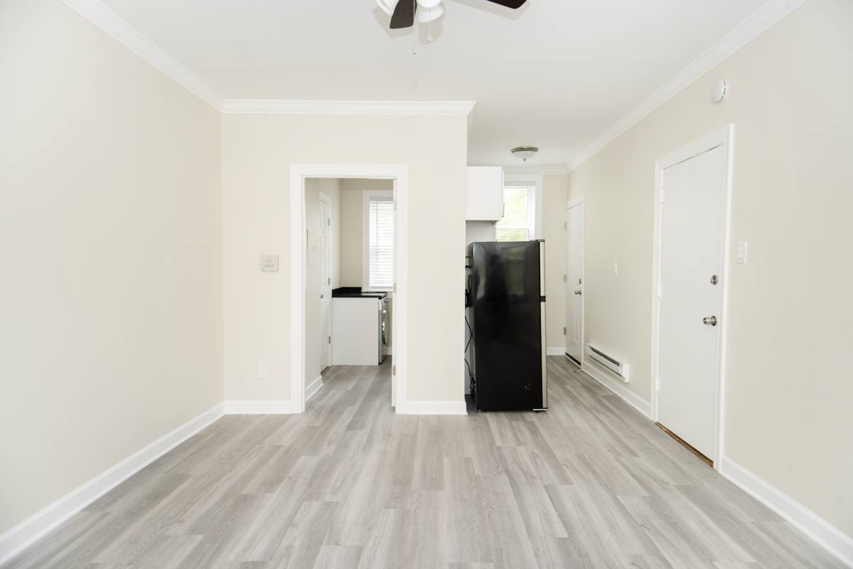 Apartment for rent at 646 W Roscoe St #3N, Chicago, IL 60657