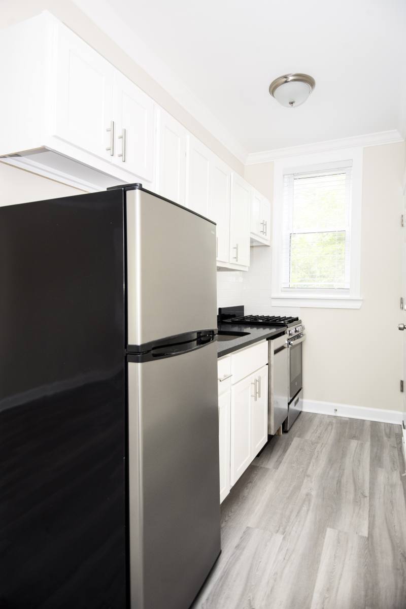 Apartment for rent at 646 W Roscoe St #3N, Chicago, IL 60657
