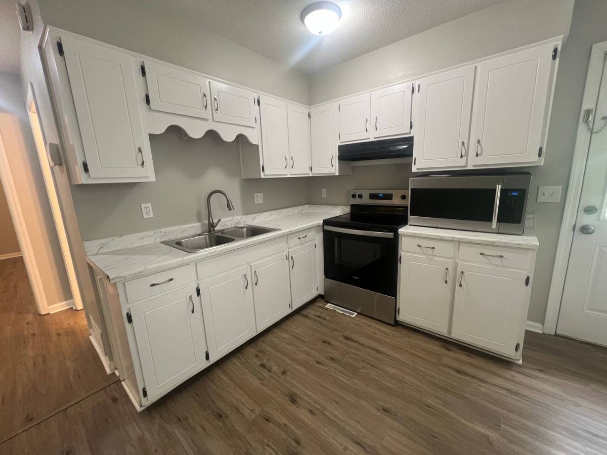 House for rent at 811 Cedarcrest Dr, Vine Grove, KY 40175