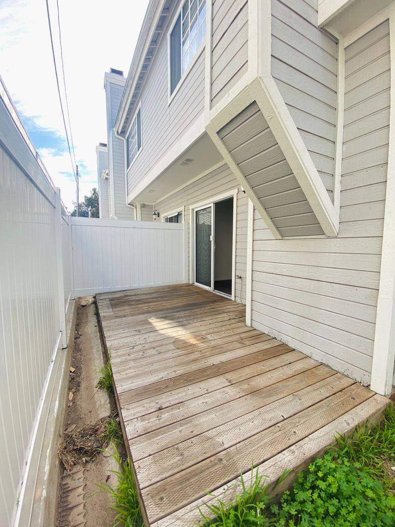 Townhouse for rent at 321 Avocado St, Costa Mesa, CA 92627