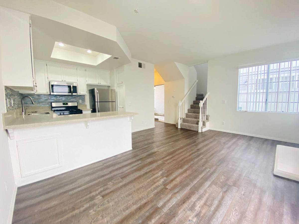 Townhouse for rent at 321 Avocado St, Costa Mesa, CA 92627