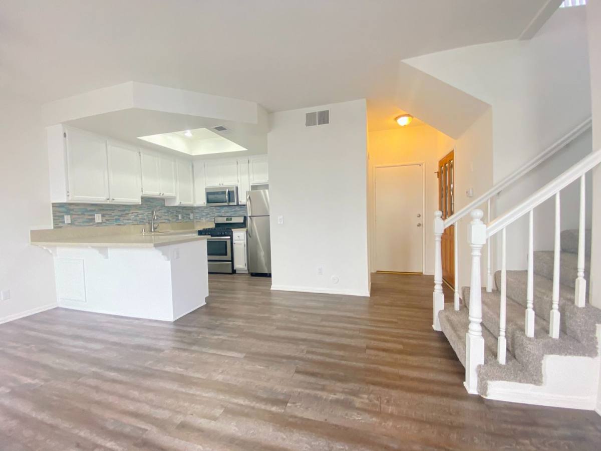 Townhouse for rent at 321 Avocado St, Costa Mesa, CA 92627