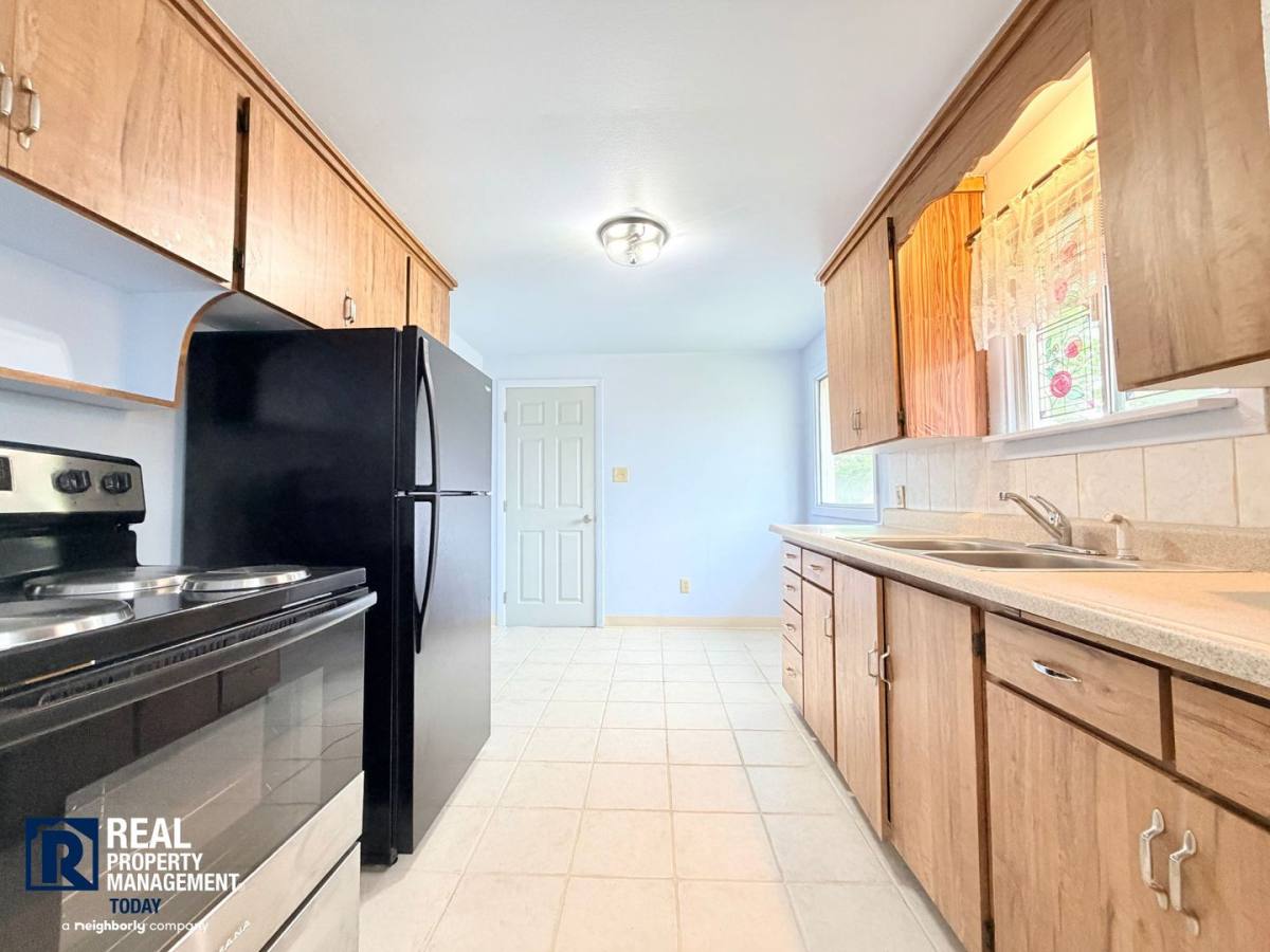 House for rent at 319 104th St E, Tacoma, WA 98445