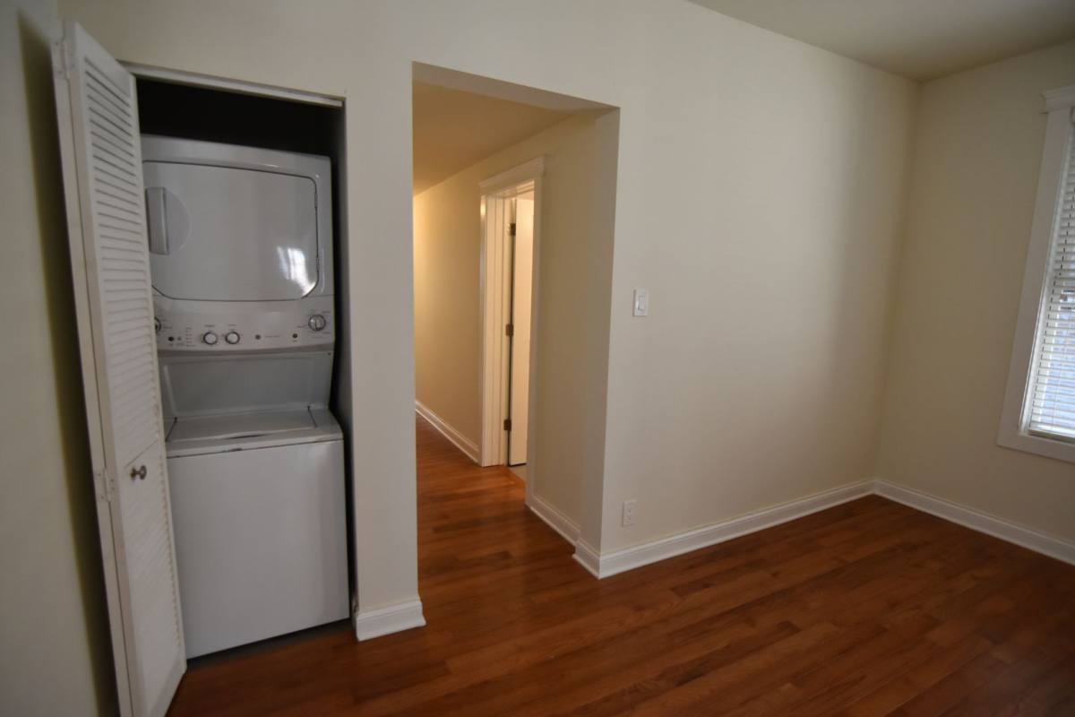 Apartment for rent at 700 W Grace, Chicago, IL 60613