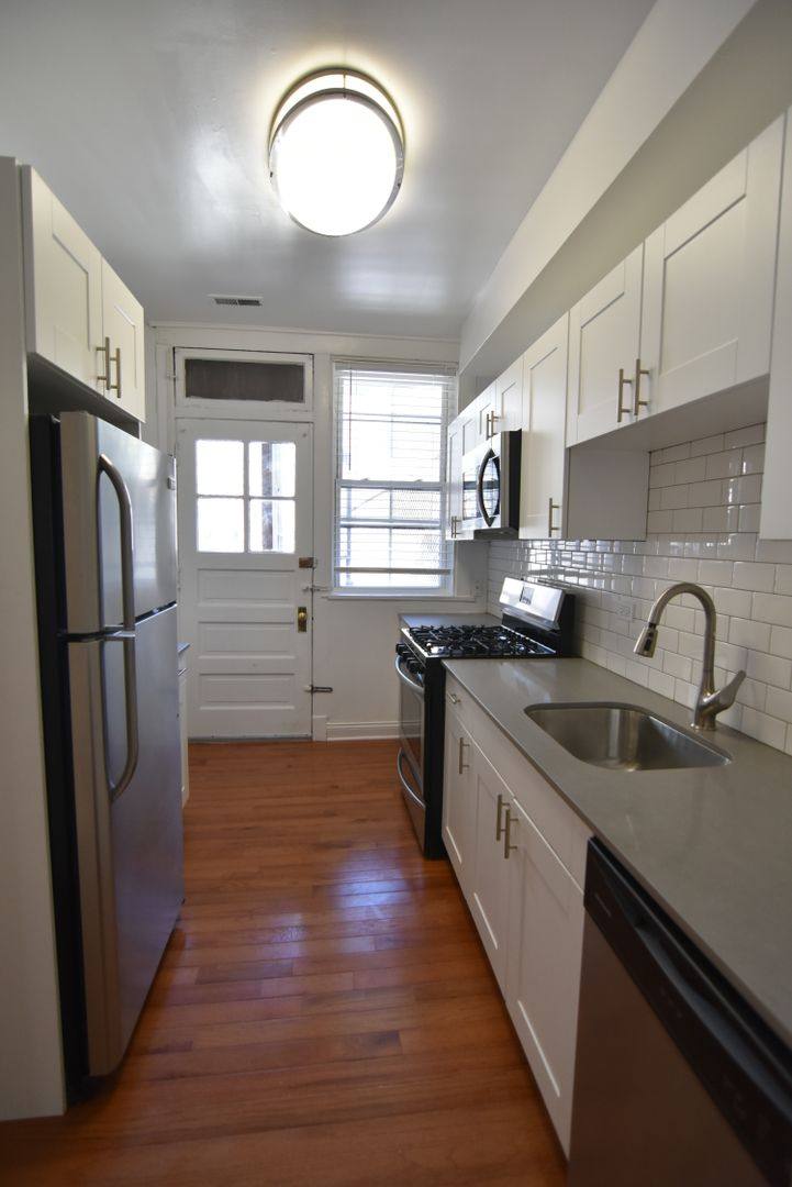 Apartment for rent at 700 W Grace, Chicago, IL 60613