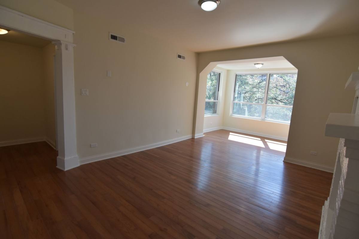 Apartment for rent at 700 W Grace, Chicago, IL 60613