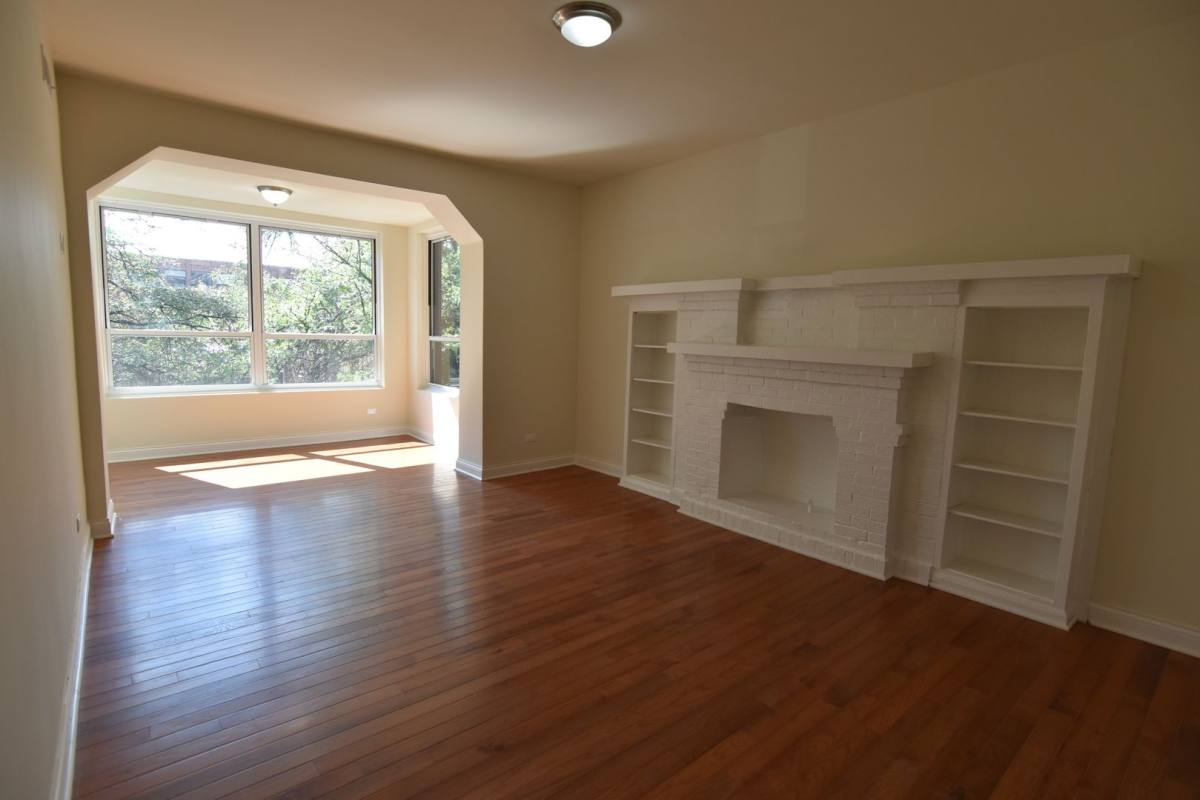 Apartment for rent at 700 W Grace, Chicago, IL 60613