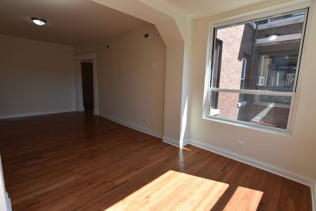 Apartment for rent at 700 W Grace, Chicago, IL 60613