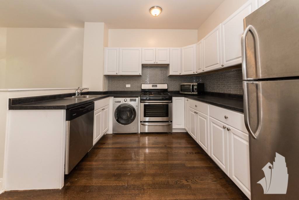 Apartment for rent at 3839 N Greenview Ave #1W, Chicago, IL 60613