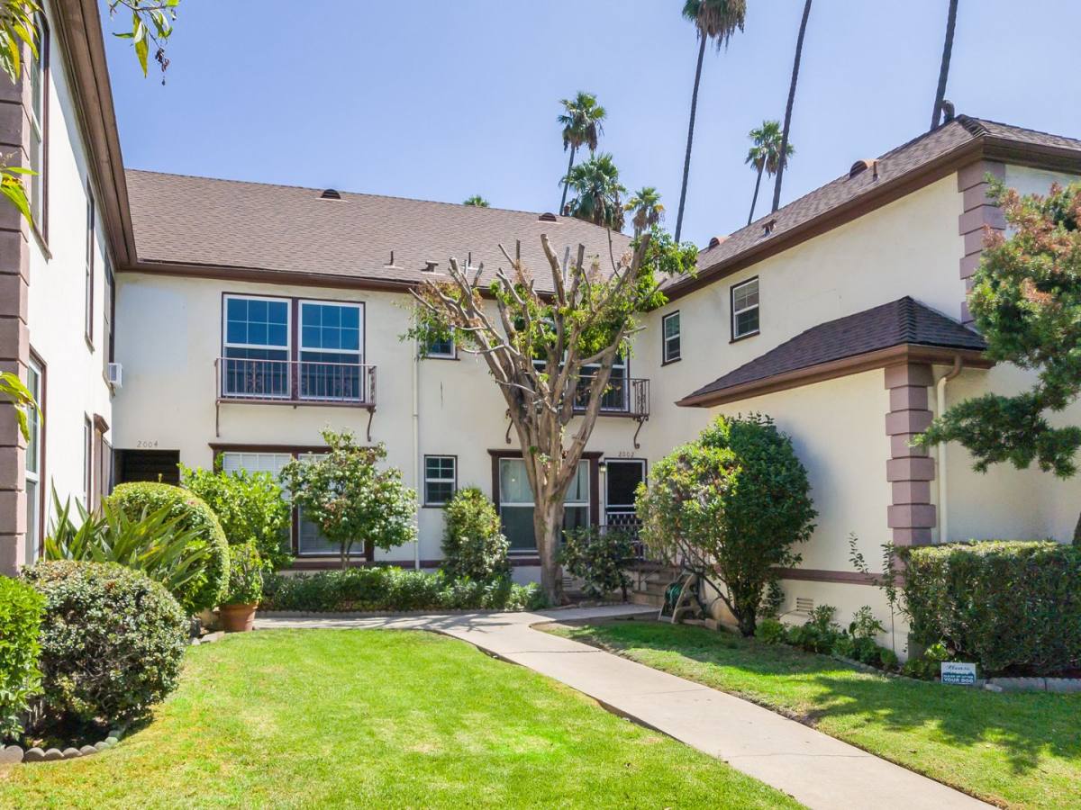 Apartment for rent at 2002 N Vermont Ave, Los Angeles, CA 90027