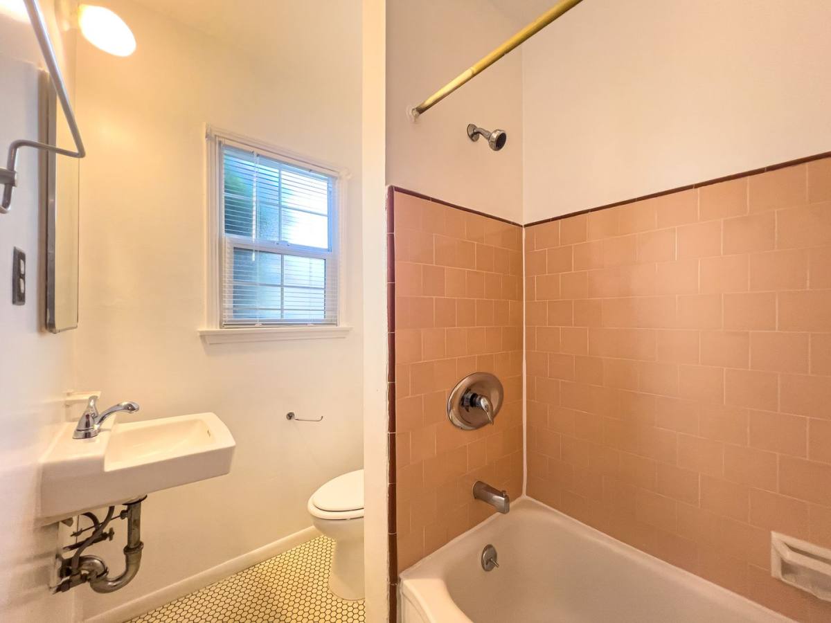 Apartment for rent at 2002 N Vermont Ave, Los Angeles, CA 90027