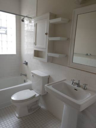 Apartment for rent at 2706 W Ainslie St #2, Chicago, IL 60625