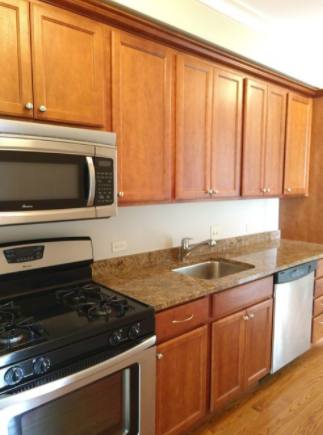 Apartment for rent at 2706 W Ainslie St #2, Chicago, IL 60625