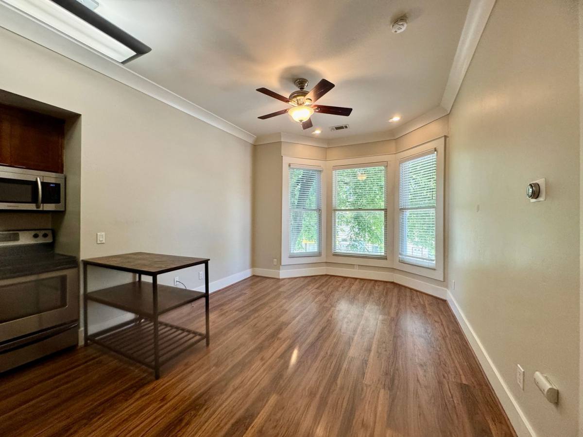 Apartment for rent at 1125 F St, Sacramento, CA 95814