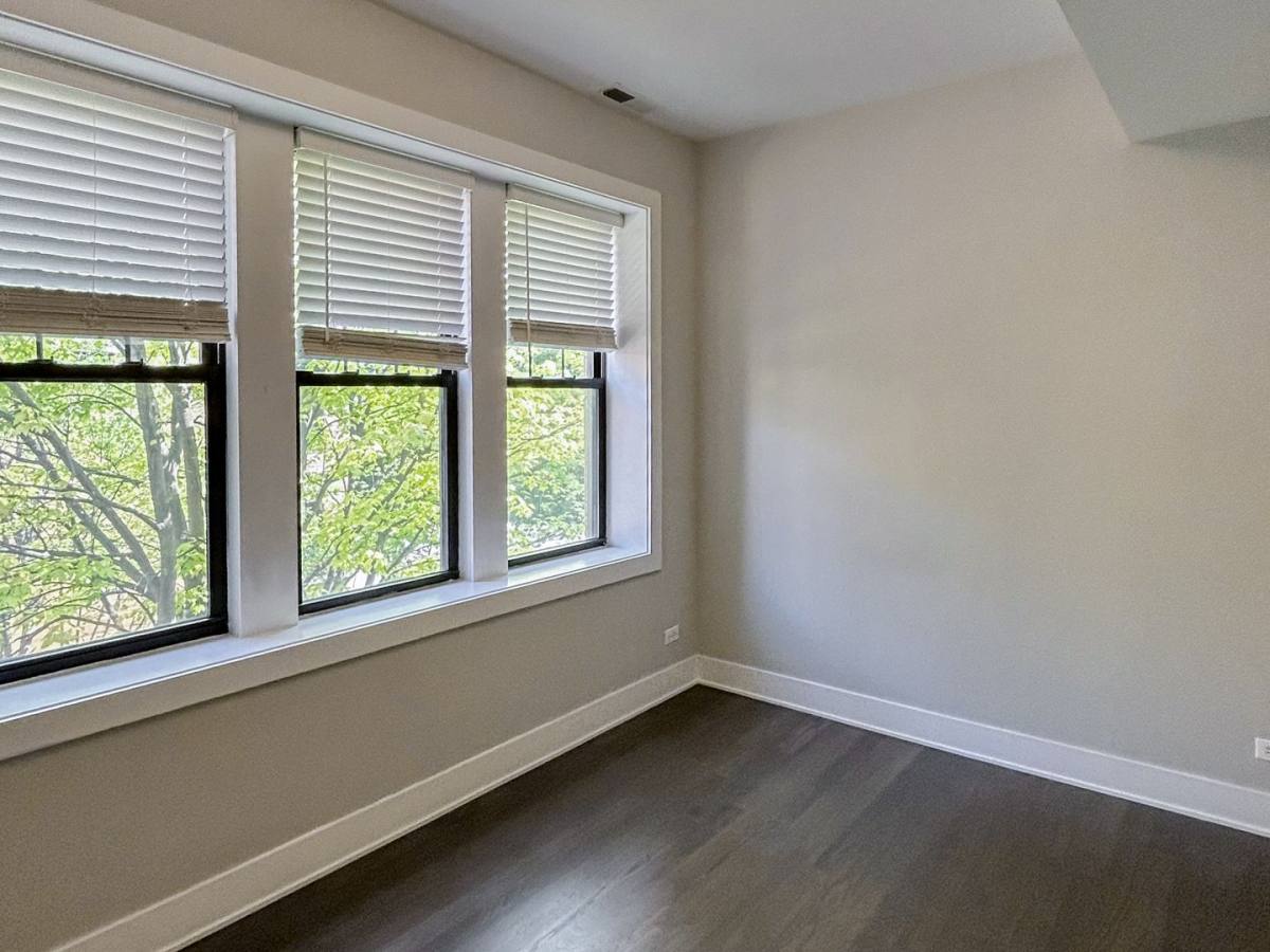 Apartment for rent at 2618 N Rockwell St #1F, Chicago, IL 60647