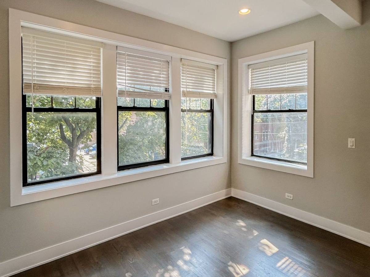 Apartment for rent at 2618 N Rockwell St #1F, Chicago, IL 60647